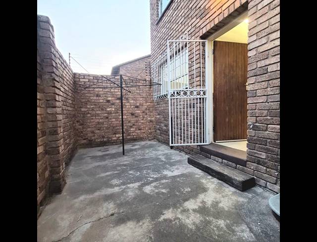 3 BEDROOM TOWNHOUSE FOR SALE IN BIRCHLEIGH